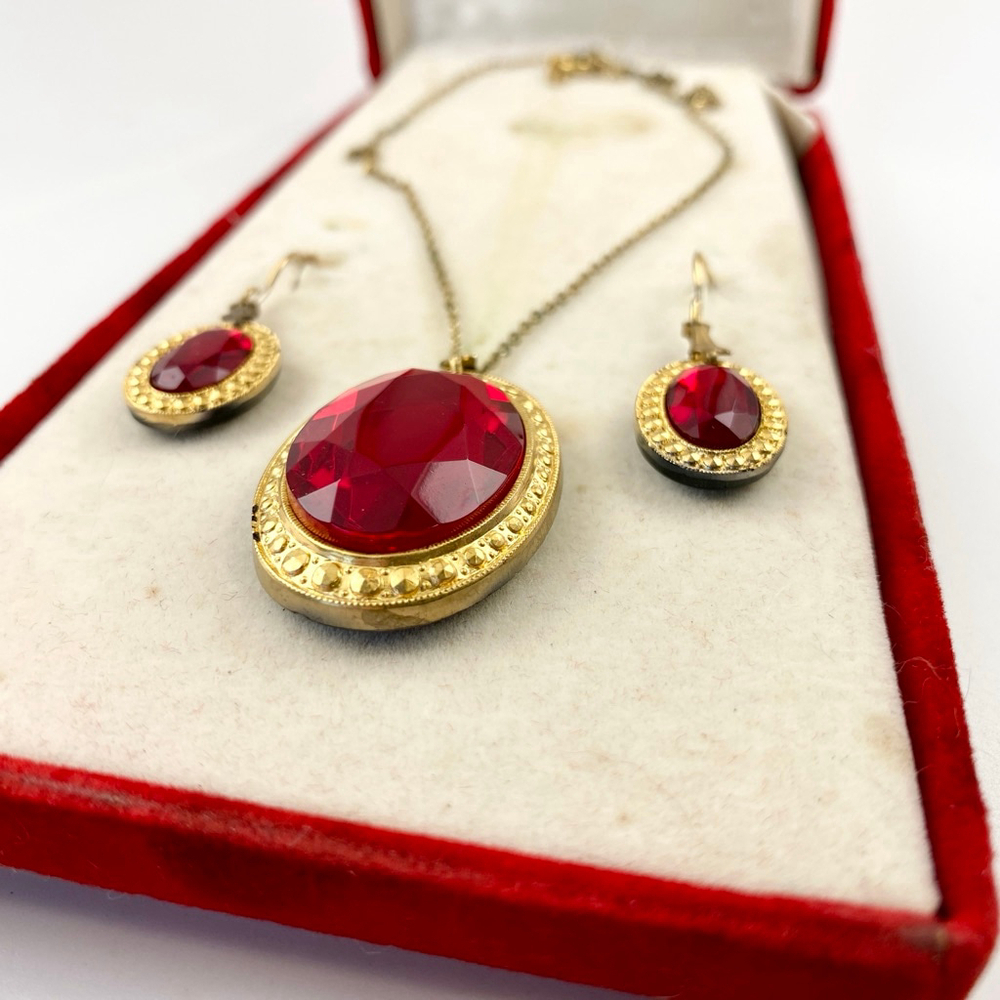 Vintage Jeweline Red Jewel Glass Gold Tone Necklace & Earrings Set. - Picture 3 of 7